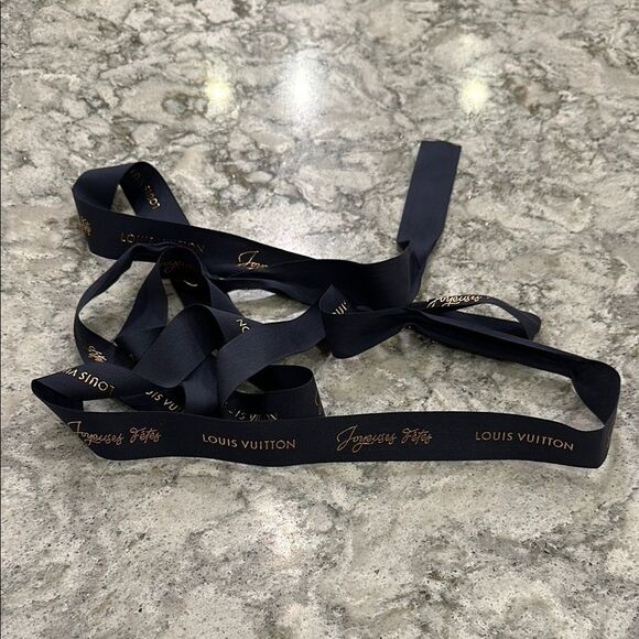 🎀 2024 Louis Vuitton Holiday Ribbon - 91 Inches - Picture 1 of 2